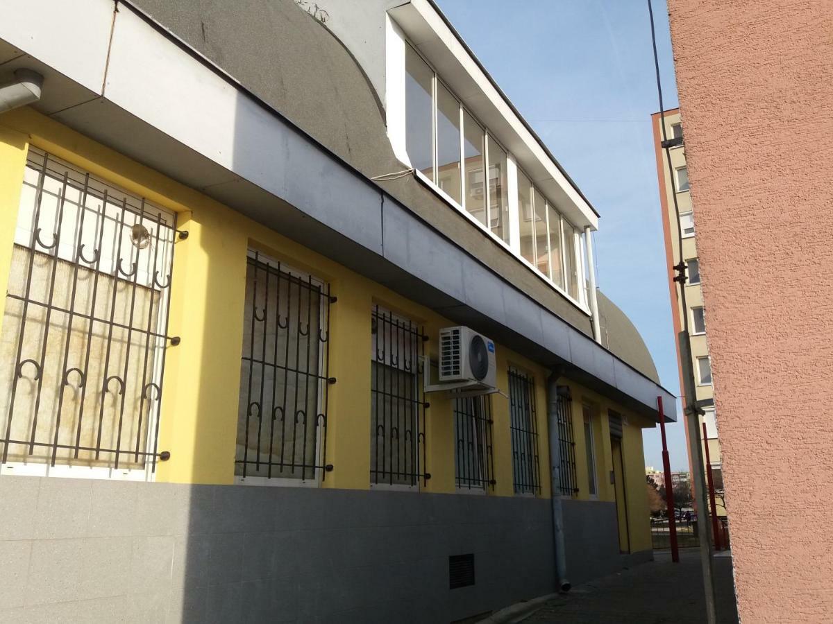 Appartamento Hradna 9A Nové Zámky Esterno foto