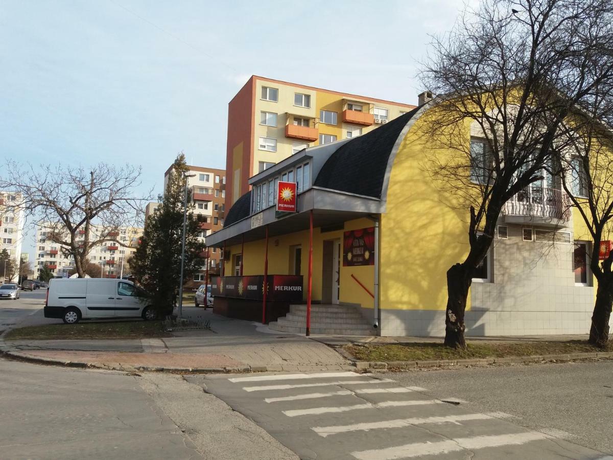 Appartamento Hradna 9A Nové Zámky Esterno foto